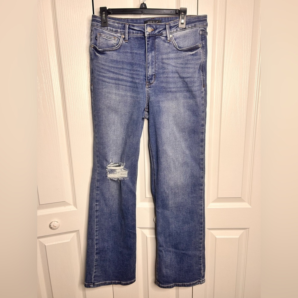 Judy Blue Jeans High Waisted Distressed 90’s Straight Fit Size 13/31 Stretch